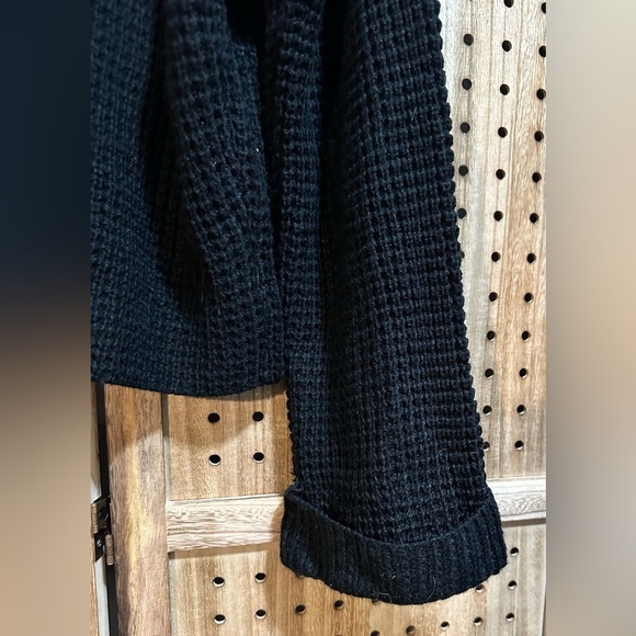 SHEIN Black Cable Knit Bell Sleeve Cropped Turtleneck Sweater - Picture 5 of 5